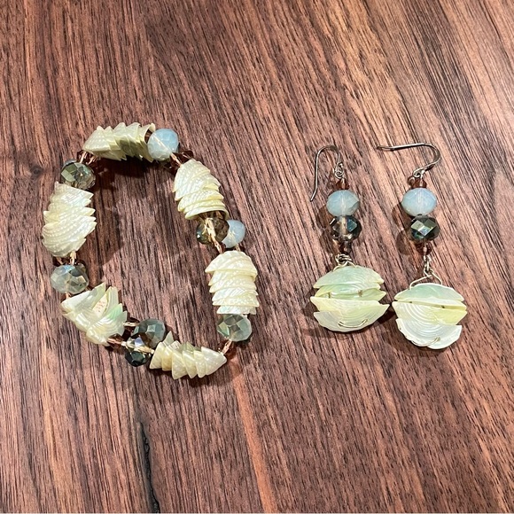 Hand Crafted Pearlescent Seashell & Czech glass bead Earrings/Bracelet Set - Picture 6 of 6